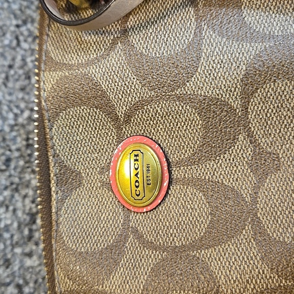 Coach Women  Peyton Signature Cora Logo  Domed Satchel F24606 - Picture 12 of 12